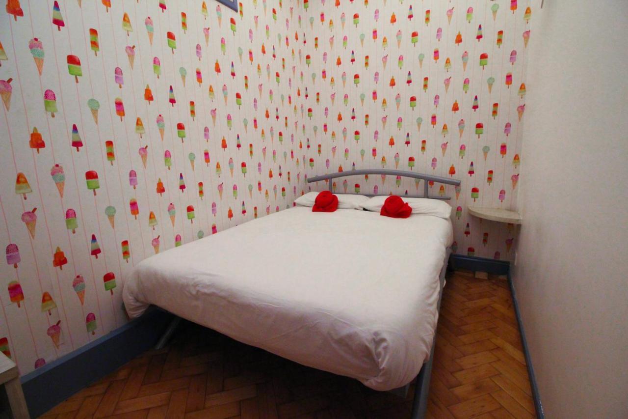 Backpackers Youth 18 - 35 Years Old Only Хостел *