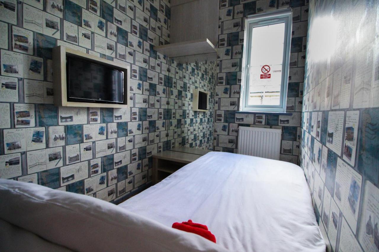 Backpackers Youth 18 - 35 Years Old Only Хостел *
